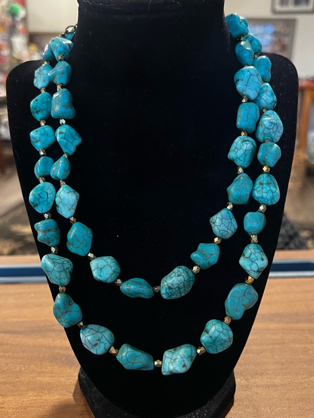 VINTAGE BEAUTIFUL CHUNKY FAUX TURQUOISE BEADED LONG SINGLE STRAND NECKLACE